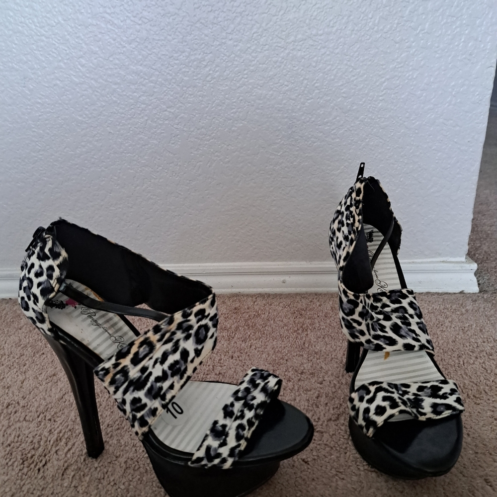 Woman shoes